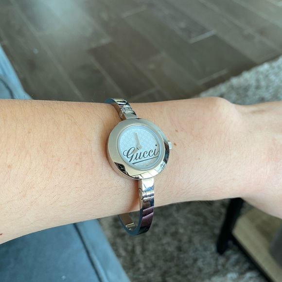 Head turning AUTHENTIC Gucci bracelet style watch